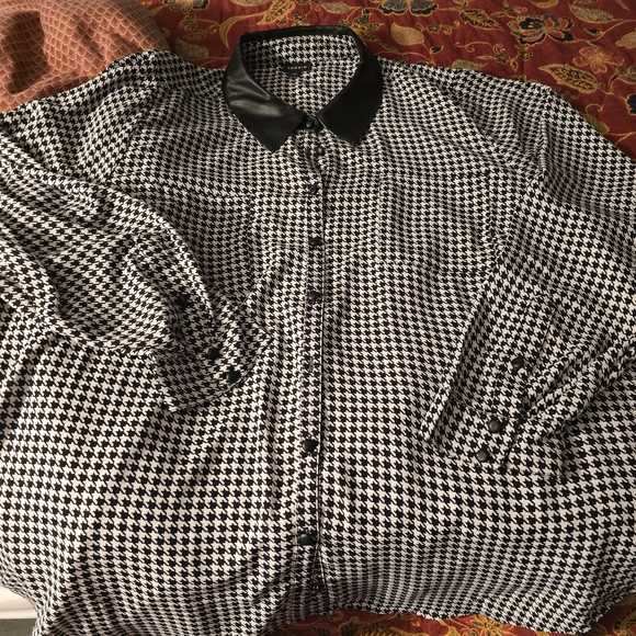 Torrid Black and White Houndstooth Button Down Shirt - Picture 2 of 5